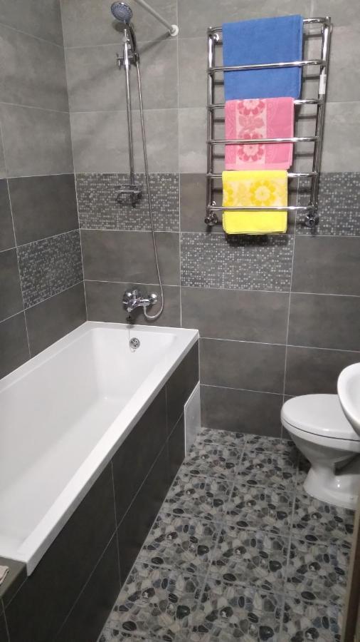 Новобудова Центр Либiдь Плаза Apartman Khmelʼnytsʼkyy Kültér fotó
